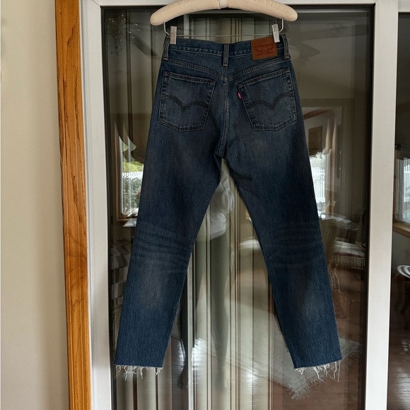 NWOT Levi’s Wedgie Straight Leg Raw Hem Jeans - Picture 2 of 6